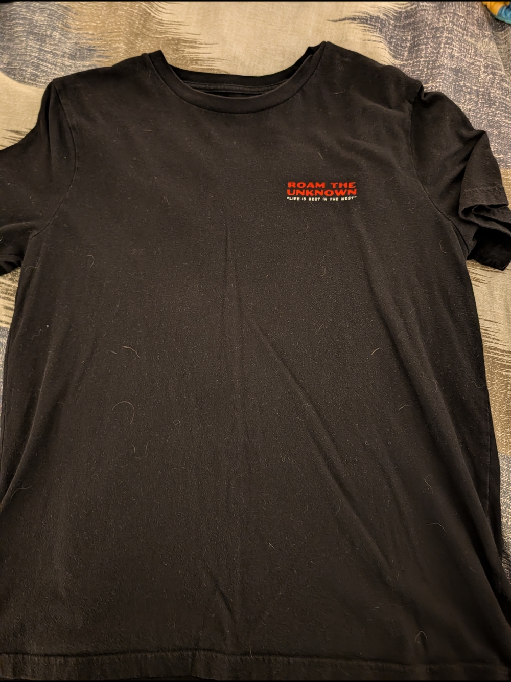 $$ Old Navy Black Short-Sleeve Graphic Tee with Red Chest Print